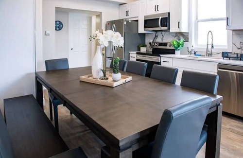 Midvale Haus | Midvale Manor - New Remodel - Off Street Parking..