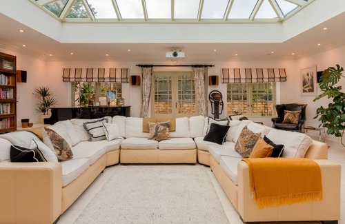 Mangotsfield Hütte | Milestone - Greet, near Winchcombe