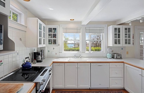 Vineyard Haven Haus | Mill Hill - zu Fuß von der Stadt und der Fähre mit Meerblick