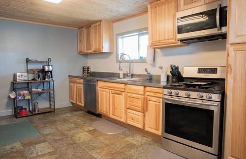 Milltown Haus | Mill town location by the river w/hot tub