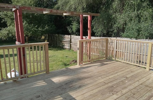 Lansing Haus | Miller Brite 3 bed/1.5 bath with all new deck!