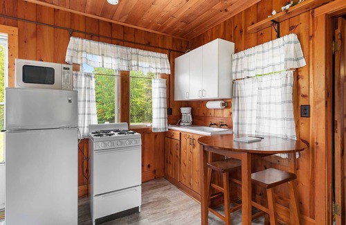 Cheboygan Kabine | Cozy Beachfront Cottage für zwei in der Nähe von Mackinaw City!