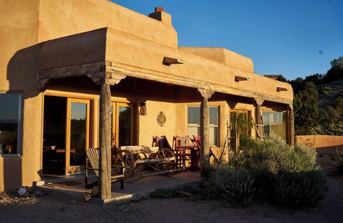 Placitas Haus | Million Dollar View Out in the Country Yet 20 lovely minutes to Albuq & 35 to SF