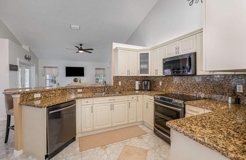 Interchange Square Haus | Milly2 · Elegant 4BR Pool Sanctuary · Ideal for Work/Play!