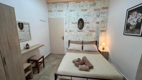 Omales Haus | MiloPetra