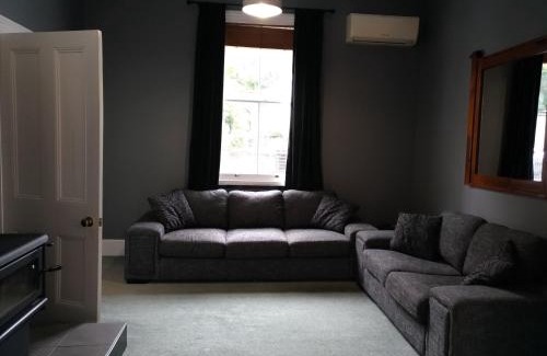 Bluff Hill Haus | Milton Cottage