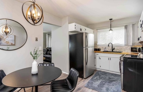 Lansing Haus | Mindfully Mellow 3Bd 1Bath