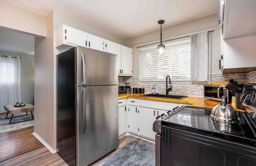 Lansing Haus | Mindfully Mellow 3Bd 1Bath