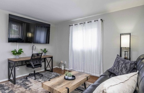 Lansing Haus | Mindfully Mellow 3Bd 1Bath