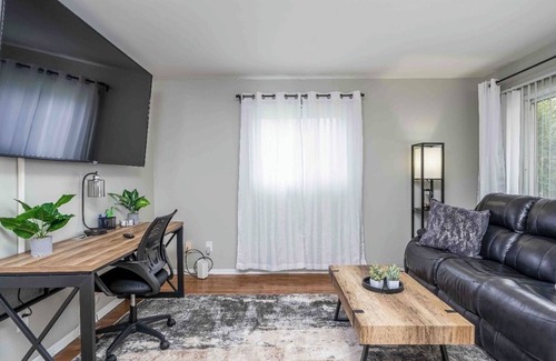 Lansing Haus | Mindfully Mellow 3Bd 1Bath