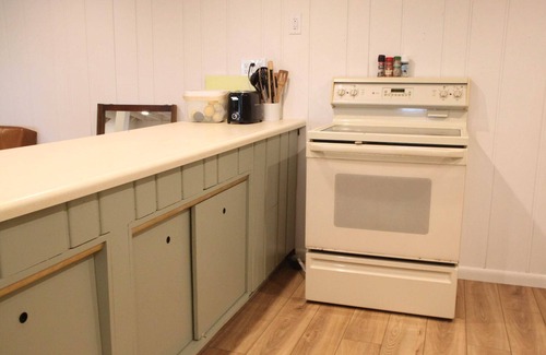 Bradley Haus | Miner Lake Lakefront Beach Cottage for Family Fun