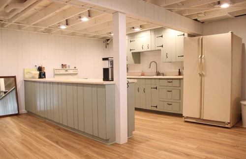 Bradley Haus | Miner Lake Lakefront Beach Cottage for Family Fun