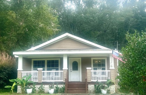 Eastabuchie Hütte | "Mini Farm" stay, Guest Cottage, 2 BD 1 Bath, Large Kitchen on 8 acres.