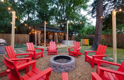 East Midtown Haus | Mini Pool, Mini Golf! Modern Vintage Memphis