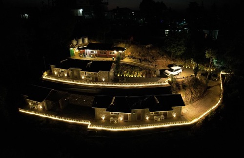 Shimla Hütte | Mini resort with just 5 cottages and can accommodate max 15 members.