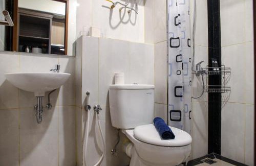 Bekasi Barat Wohnung | Minimalist and Comfy 1BR Grand Kamala Lagoon Apartment By Travelio