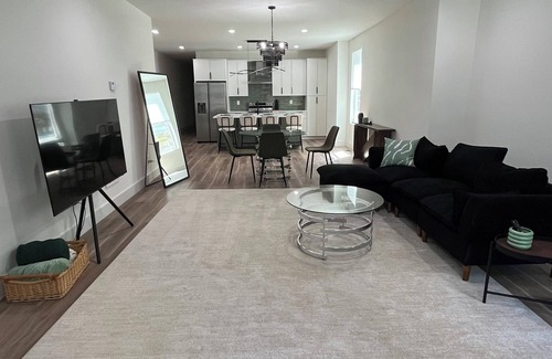 Mechanicsville Haus | Minimalist Retreat in the Heart of ATL