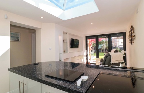 Milton Hütte | MINIME, pet friendly, with a garden in Weston-Super-Mare