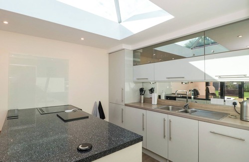 Milton Hütte | MINIME, pet friendly, with a garden in Weston-Super-Mare