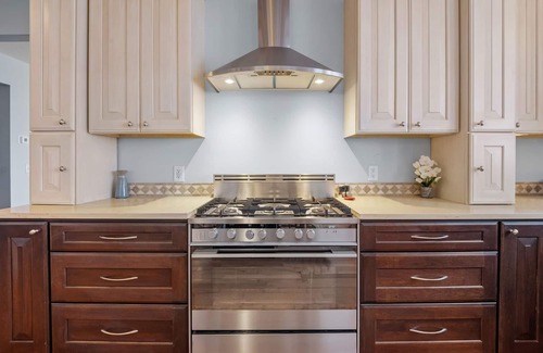 Navarre Haus | MINNeSTAY* Minnetonka Dream