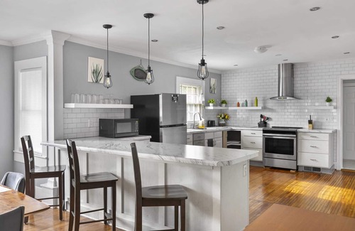 Birmingham Haus | Mins to Airport & Downtown-Beautiful Tarrant Home