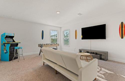 Ono Island Haus | Mins to the Beach/King Beds/Arcade-Snowbird Deals!