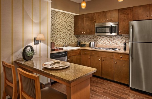 Gainey Village Villas Resort | Minutes Away from Phoenix Art Museum! Enjoy Full Kitchen & Free Parking!