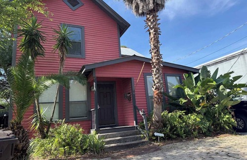 St. Augustine Haus | Minutes away from the beach and walking distance into town