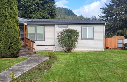 Klamath Haus | Minutes from Beach and The Redwoods