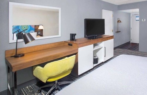 Parole Hotel | Minutes from History: 2 Relaxing Units w/ Free Breakfast Near Downtown Annapolis