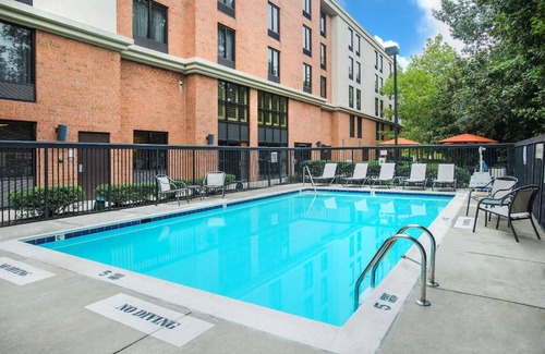 Parole Hotel | Minutes from History: 2 Relaxing Units w/ Free Breakfast Near Downtown Annapolis