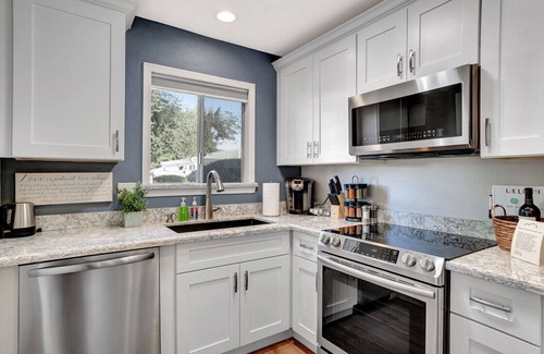 Town And Country Scottsdale Eigentumswohnung | Minutes from Old Town, renovated & private single story, pool outside the door.