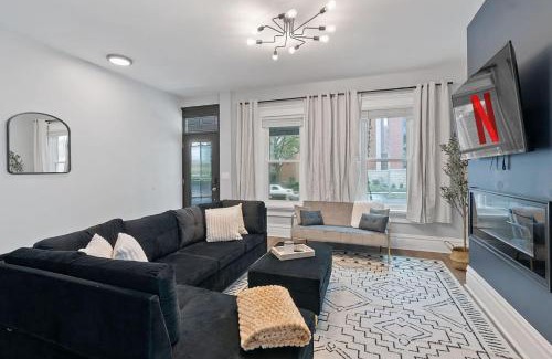 Victorian Village Haus | Minutes to Arena District - Foosball & Game Area