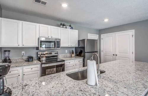 Berclair Haus | Minutes to the Memphis Zoo! The Berclair Cottage