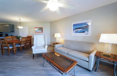 Crystal Harbour Wohnung | Minutes to Top-Rated Seven Mile Beach! 2 Relaxing Units, Pool, Beachfront!