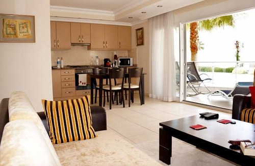 Side Wohnung | Mirage B1, privates 2-Bett-Haus im Erdgeschoss in beliebter Wohngemeinschaft