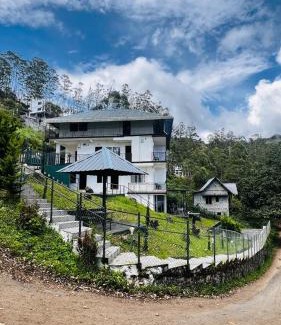 Devikolam Haus | Misty Cloud
