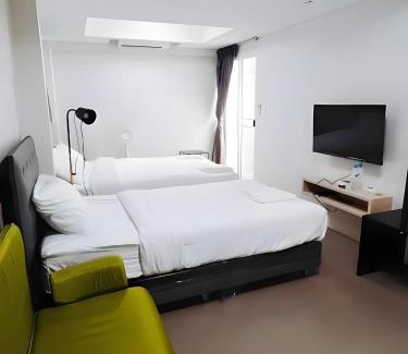 Wang Burapha Phirom Wohnung | Mitr Inn MRT Samyot - ตรอกวิสูตร MRT สามยอด