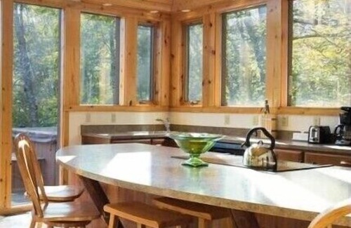 Davis Haus | Perfect Mountain Getaway w / Seeblick und Zugang! Haustierfreundlich.