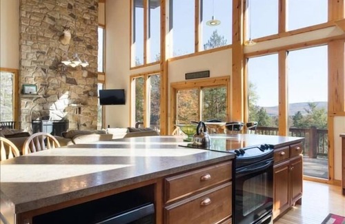 Davis Haus | Perfect Mountain Getaway w / Seeblick und Zugang! Haustierfreundlich.