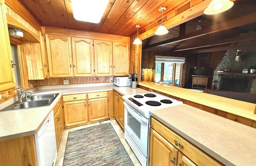 Detroit Lakes Haus | MN cabin escape. 2 cabins on exclusive DL shore