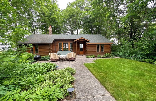Detroit Lakes Haus | MN cabin escape. 2 cabins on exclusive DL shore