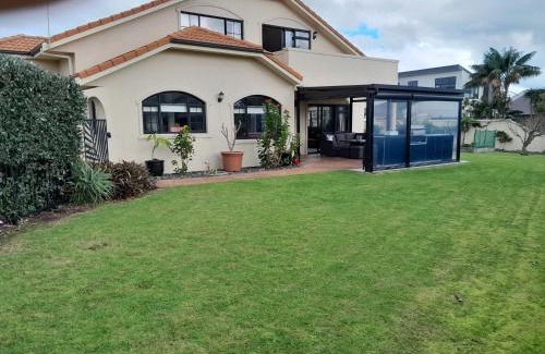 One Tree Point Haus | Moana Vista