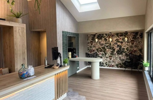 Kaatsheuvel Haus | Mobile-home | Comfort | 2 Bedrooms | Sleeps 4 | Raised terrace | A/C