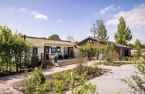 Kaatsheuvel Haus | Mobile-home | Comfort | 2 Bedrooms | Sleeps 4 | Raised terrace | A/C