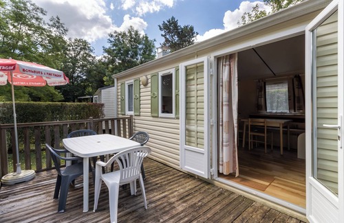 Saint-Pompont Haus | Mobile Home 'La Truffière' with Shared Pool, Private Terrace and Private Garden