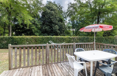 Saint-Pompont Haus | Mobile Home 'La Truffière' with Shared Pool, Private Terrace and Private Garden