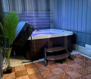 Pacific Beach Haus | Mobys Beach Getaway Sleeps 11! Flat Beach Access Near Seabrook in Pacific Beach