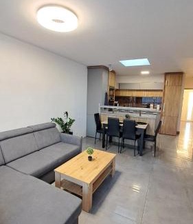 Slovensky Grob Wohnung | Moderný 3 izbový dom so záhradou a terasou blízko Bratislavy