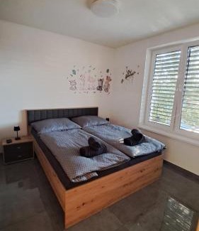 Slovensky Grob Wohnung | Moderný 3 izbový dom so záhradou a terasou blízko Bratislavy